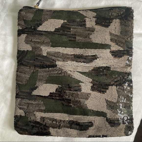 Stella & Dot Margeaux Camo Clutch - Picture 3 of 7